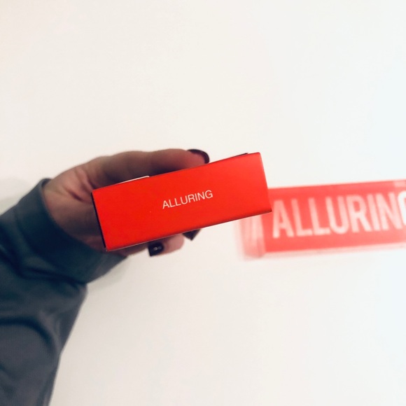 HUDA BEAUTY 💋 Matte Liquid Lipstick - Picture 3 of 4